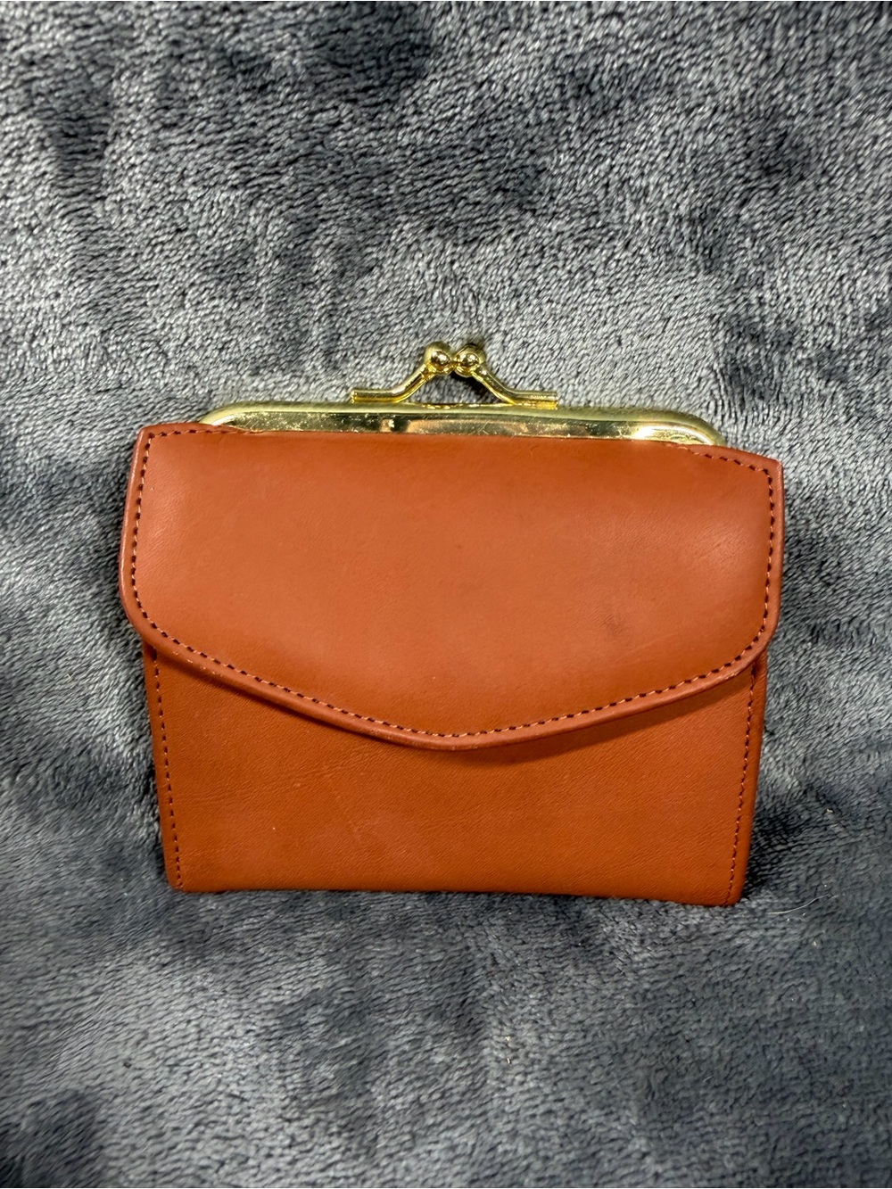 Buxton Classic Brown Leather Kiss-Lock Wallet with Gold Accent UPS Logo